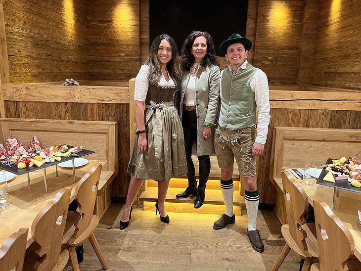 Ramona Pongratz, Arabella Schörghuber und Alexander Pongratz sind das Wirtetrio von "Der Spoeckmeier" (©Foto.Martin Schmitz)